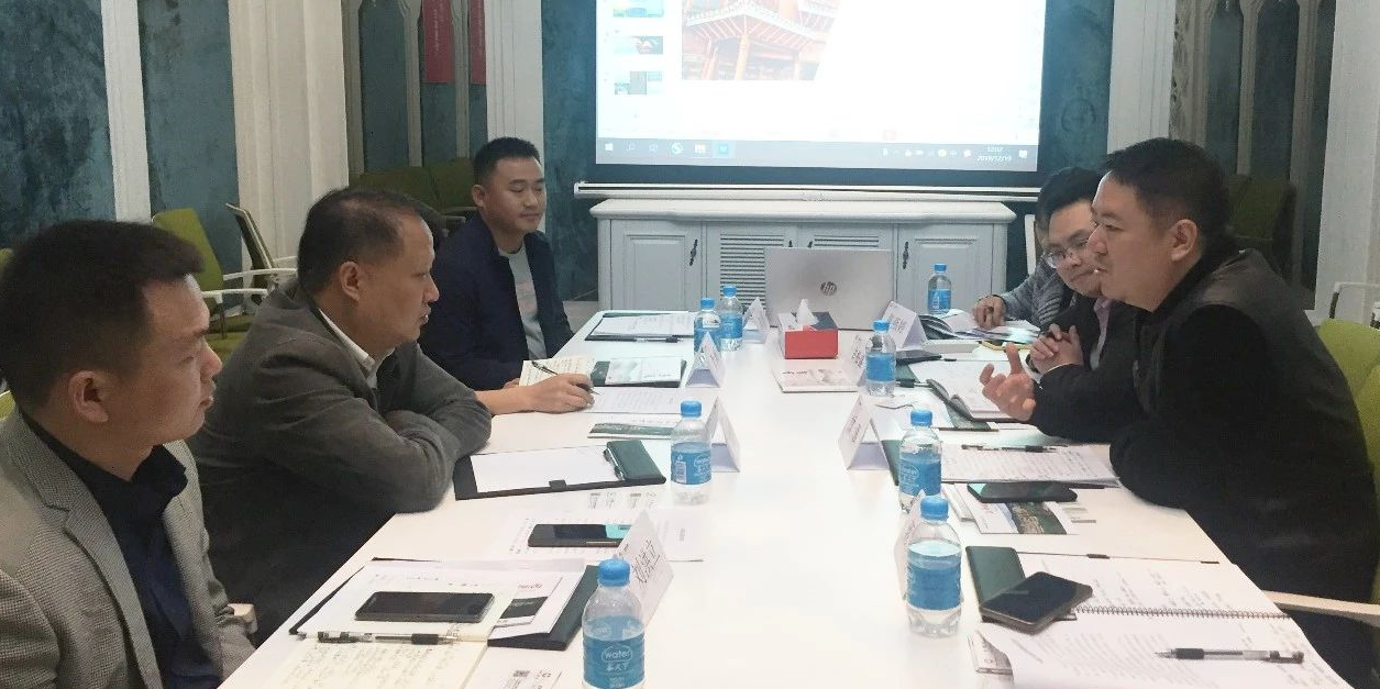 陪同政府園區(qū)對接考察品牌特色文化旅游集團(tuán)投資選址項目，打造區(qū)域特色產(chǎn)業(yè)集群