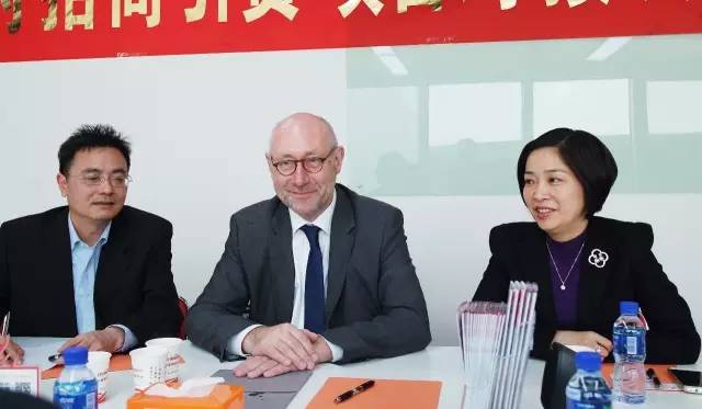 德國烏波塔爾市市長約翰內(nèi)斯·斯拉維奇博士一行來訪上海東方龍商務(wù)國際平臺舉行“烏波塔爾投資洽談會” 德國烏波塔爾市市長約翰內(nèi)斯·斯拉維奇博士一行來訪上海東方龍商務(wù)國際平臺舉行“烏波塔爾投資洽談會”