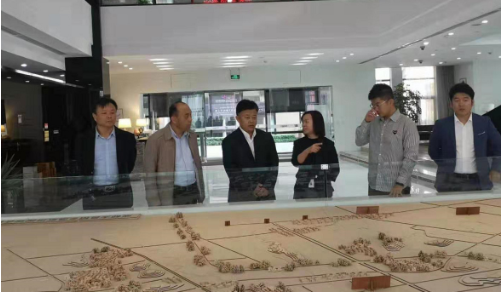 陪同政府園區(qū)赴特色田園綜合體投資選址項(xiàng)目方對接考察，達(dá)成繼續(xù)推進(jìn)意向