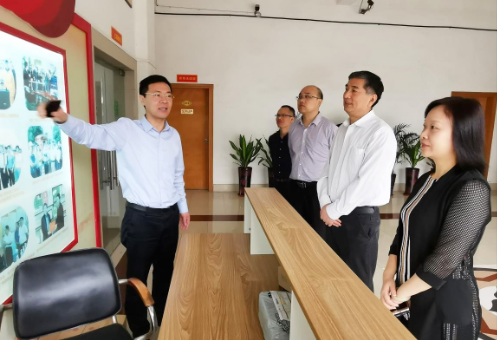 在特色農產品產業鏈投資選址項目方生產基地舉行政府對接會,全面交流項目合作意向 在特色農產品產業鏈投資選址項目方生產基地舉行政府對接會,全面交流項目合作意向