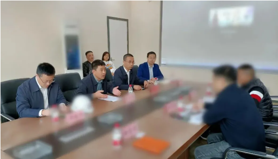加大力度、加快速度、搶抓進度！老牌休閑鞋服投資選址項目方成功考察河北某地方政府