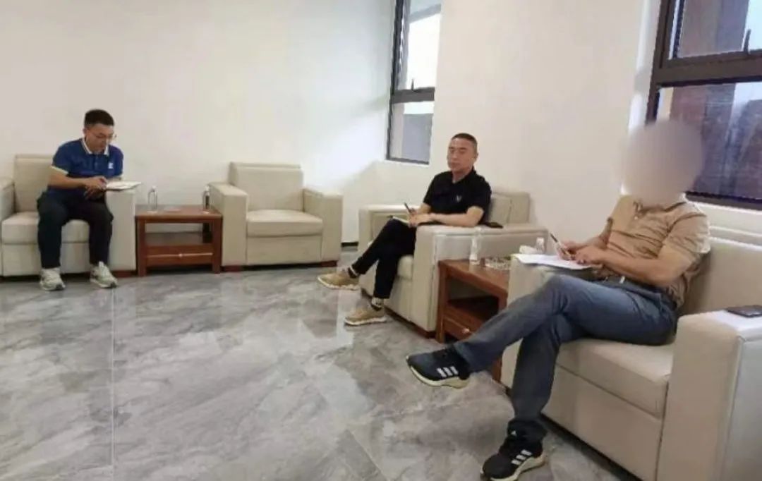 細分行業(yè)龍頭企業(yè)！光源顯示材料投資選址項目方考察四川某地方政府